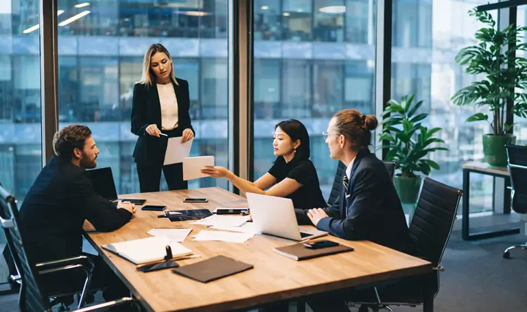How to choose an audit firm in Dubai: business team meeting auditors in an office