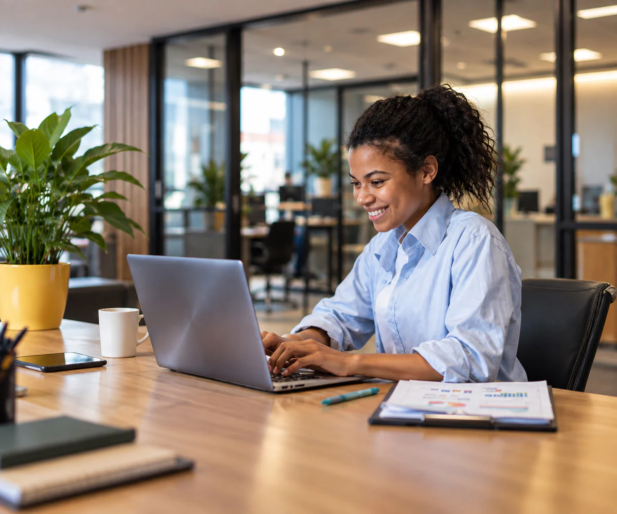 Internal audit services in the UAE: internal auditor testing controls on a laptop